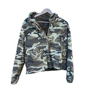 Love Tree women's medium cropped camouflage jacket lined with fleece